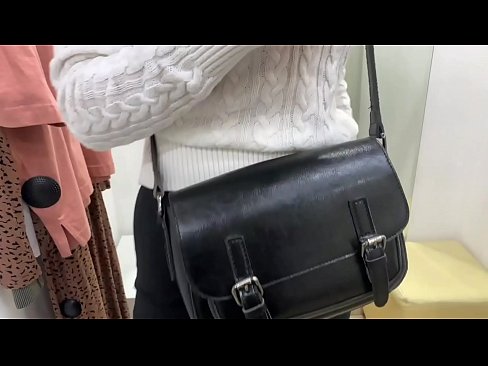 ❤️ خودارضایی عمومی عوضی جوان FeralBerry با دیلدو در اتاق تناسب فیلم لعنتی در fa.shufflesex.ru ❤