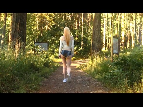 ❤️ زن زیبا به آرامی حرکت می کند، نه ویدیوی برهنه فیلم لعنتی در fa.shufflesex.ru ❤
