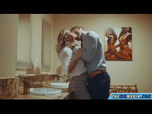❤️ وقتی یک بلوند بی تنه شما را در یک دستشویی عمومی اغوا می کند فیلم لعنتی در fa.shufflesex.ru ❤